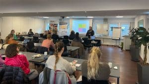 På workshoppen gav faglærerne de oplæringsansvarlige et indblik i elevernes dagligdag, når de er på skolebænken.