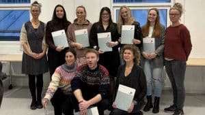 Med eksamensbeviset i hånden kan de 9 veterinærsygeplejersker afprøve deres kundskaber på deres arbejdspladser.